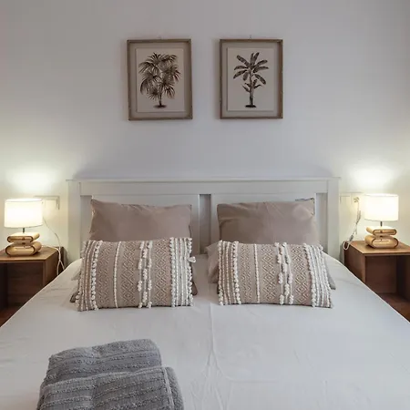 Renovated On Beachside With Pool Apartment *